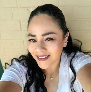 Meet your Posher, Ana